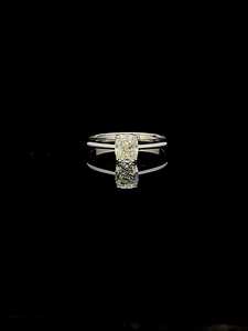 Anillo de Compromiso de Lujo en Oro de 18 Quilates con Diamante Solitario de Corte Cojín Natural Certificado por GIA de 1 Quilate en Elegante Montura de Oro Blanco - Product Image 1