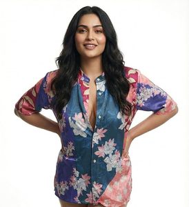 Camisa Floral con Botones para Mujer, Blusa Casual de Manga Corta en Azul, Rosa y Blanco con Estampado Tropical - Product Image 2