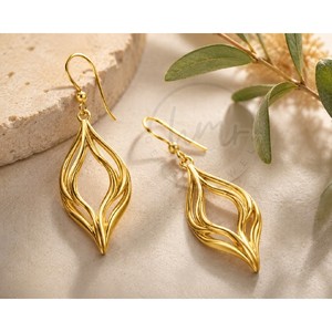 Boucles d'oreilles pendantes abstraites en forme de feuille plaquées or pour femmes, en laiton, avec crochet, légères, bijoux de mode, cadeau - Product Image 2