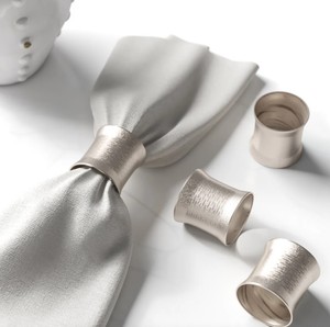 Juego de Servilleteros de Metal Plateado Cepillado, Servilleteros Modernos con Acabado Satinado, Accesorios de Lujo para Mesa de Comedor - Product Image 2