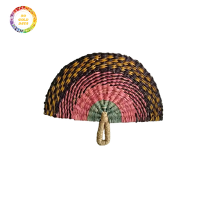 Éventail en jonc de mer avec manche en bois - Éventail rafraîchissant artisanal classique - Product Image 2