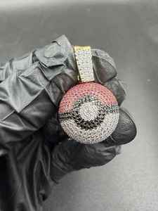 Colgante de Pokebola con Incrustaciones de Moissanita Multicolor, Acabado Deportivo para Amantes de los Juegos, Plata 925, Joyería Fina, Colgantes y Dijes - Product Image 6