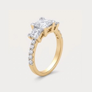แหวนหมั้นเพชรทรงปรินเซสคัท 1.95 กะรัต ทองคำขาว 14K ประดับเพชรเลี้ยงในห้องปฏิบัติการแบบสามเม็ดสำหรับผู้หญิง - Product Image 2