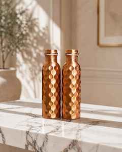 Botella de Agua de Cobre con Diseño de Textura Martillada, Estilo Minimalista, Portátil, para Viajes, con Diseño Impreso - Product Image 5