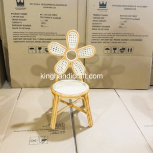 Chaise pour enfants en rotin faite à la main pour événements festifs, siège tressé naturel pour anniversaires, mariages et location événementielle - Product Image 1