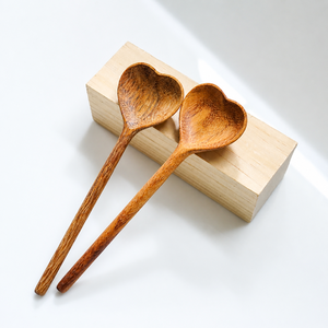 Cuillère en bois en forme de cœur à long manche, faite à la main, vintage, ustensile de cuisine, capacité 10 ml, finition miroir, pour café, dessert, fête - Product Image 6
