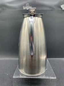 Carafe à boisson en acier inoxydable avec couvercle, pichet à eau moderne en métal avec poignée élégante pour usage hôtelier - Product Image 6