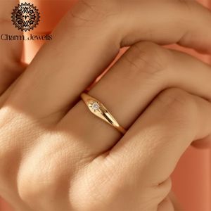 แหวนหมั้นทรงดาวประดับเพชรโมอิสซาไนต์ทองคำแท้ 18K จาก Charm_Jewells ทรงกลมเจียระไนแบบบริลเลียนท์ ตัวเรือนแบบหนามเตย สไตล์คลาสสิกสำหรับผู้หญิง - Product Image 3