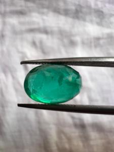 Esmeralda Zambiana Natural de 3.55 Quilates, Corte Ovalado, Piedra Preciosa Verde Intenso para Joyería, Venta al Por Mayor - Product Image 2