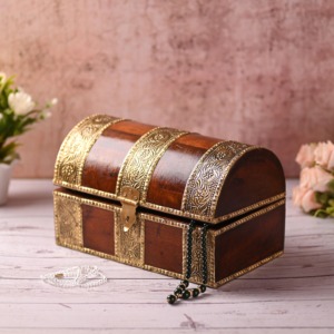Coffre de rangement artisanal en bois avec couvercle à charnières et tiroirs compacts - Product Image 4