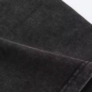 Camiseta Negra de Corte Regular para Hombre, con Detalle Rosa en la Parte Delantera, Manga Corta, Cuello Redondo, Transpirable, Estilo Urbano, de Algodón Jersey Ecológico - Product Image 4