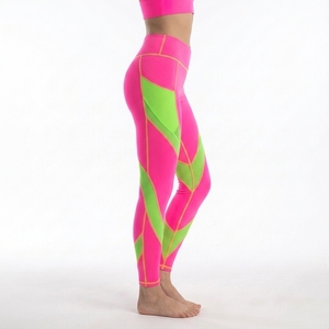 Pantalones de pole dance para mujer diseñados con tela suave y elástica, cinturillas seguras y construcción duradera para actividades deportivas. - Product Image 5