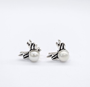 Pendientes de Perlas de Plata Oxidada 925 Estilo Vintage, Diseño Gótico de Cuerno de Animal, Joyería Única Inspirada en la Naturaleza, para Uso Festivo - Product Image 1