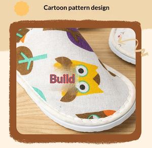 Pantoufles jetables haut de gamme pour enfants, style dessin animé mignon, pour hôtels et chambres parent-enfant (vente en gros) - Product Image 3
