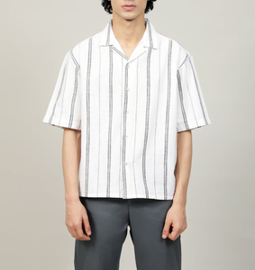 Chemise décontractée pour homme, col montant, manches courtes, design sublimation, prix bas, sur mesure, haute qualité, boutonnée. - Product Image 1