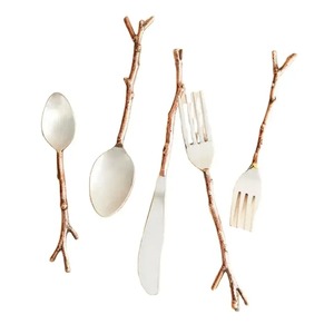 ชุดช้อนส้อมโลหะตกแต่งด้ามจับสวยงาม ทนทาน เหมาะสำหรับงานเลี้ยง บรรจุภัณฑ์ของขวัญ และการนำเสนอในงานเทศกาล - Product Image 5