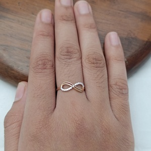 Anillo Infinito de Oro Rosa de 18K con Diamantes, Diseño Minimalista de Doble Aro, Joyería Fina para Mujer, para Bodas, Aniversarios, Fiestas y Uso Diario - Product Image 5