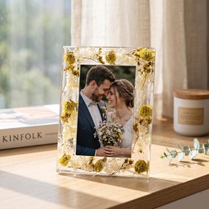 Cadre photo en acrylique avec fleurs séchées, fait main, imprimé UV, transparent, pour photos botaniques pressées réelles 4x6 de REHMAN CRAFT - Product Image 1
