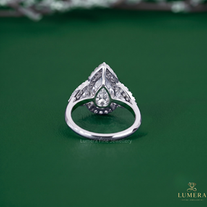 Bague de fiançailles pour femme à trois pierres, diamant taille poire, or massif, style vintage, diamants de laboratoire certifiés IGI, bague halo - Product Image 4