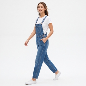 Peto vaquero ligero para mujer, de pierna recta relajada, con tirantes ajustables y botones frontales, estilo mono corto de verano - Product Image 1