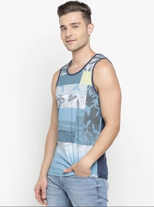 Camiseta sin mangas con estampado de patchwork para hombre, cuello redondo, informal, transpirable, ligera, de poliéster, para deporte. - Product Image 2