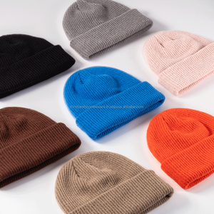 Gorro Unisex de Jacquard a Cuadros con Pedrería, 100% Acrílico, Tejido por Computadora, para Invierno, Casual, para Adultos, 56-58CM, Servicio OEM - Product Image 1