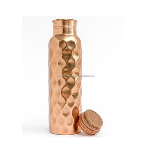 Botella de Cobre Ayurvédica Ecológica Hecha a Mano para Hidratación Diaria, Apta para Agua Hirviendo, Unisex, con Caja de Regalo - Product Image 2