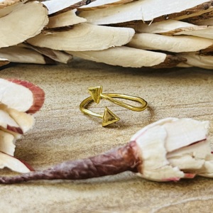 Anillo de Flecha de Latón de Última Moda, Joyería Minimalista para Mujer, Chapado en Oro de 18k, Estilo Bohemio, Delicado y Geométrico, Venta al por Mayor - Product Image 5