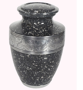 Urna Funeraria para Cenizas de Adulto, Diseño Moderno y Elegante, Personalizada con Grabado, Hecha a Mano en Aluminio y Latón, Ecológica - Product Image 5