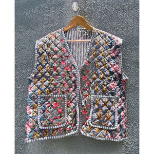 Veste en coton matelassée faite à la main pour femme, imprimé floral, sans manches, respirante, style bohème vintage, idéale pour l'été, cadeau pour elle - Product Image 1