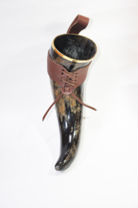 Cuerno de búfalo Vikingo, cuerno de búfalo natural con acabado pulido para beber cerveza, hidromiel y vino, con correa de cuero para colgar. - Product Image 6
