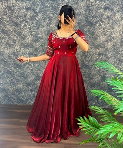Robe longue en viscose brodée rouge pour femme, col en V, manches trois quarts, élégante, pour mariage, Inde, ABC- Signature - Product Image 2