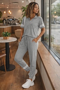 Ensemble de survêtement 2 en 1 pour femmes, rose, à capuche, demi-zip, manches longues, couleur unie, coupe décontractée, avec poches latérales, pour l'automne - Product Image 2