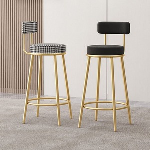Tabouret de bar moderne en cuir PU avec structure métallique, design contemporain, mobilier de bar pour la maison, siège durable à hauteur de comptoir - Product Image 4