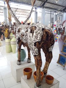 Statue de cerf en bois de teck vert, décoration de Noël artisanale de Java centrale, Indonésie - Product Image 4