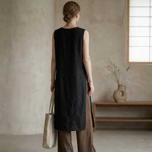 Conjunto de Verano Minimalista para Mujer: Top Largo sin Mangas de Lino con Aberturas Laterales y Pantalones Anchos - Product Image 6