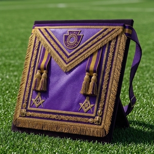 Badges maçonniques de luxe en cuir violet, brodés or, avec franges carrées et pompons 3D, à coudre, personnalisables, pour insignes maçonniques - Product Image 1