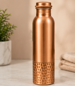 Bouteille d'eau en cuivre pur Artisan BaseGrip avec fond martelé, design minimaliste, matériau en cuivre pur, couvercle anti-fuite - Product Image 3