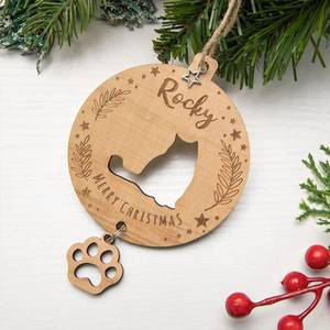 Adorno Navideño Clásico Hecho a Mano de Madera con Diseño Delicado Cortado con Láser - Product Image 1