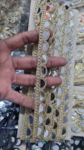 Bordure en dentelle miroir élégante, idéale pour les travaux manuels, la création de mode et les tenues de créateurs. - Product Image 3