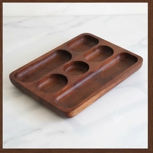 Plateau de service carré en bois d'acacia avec compartiments pour noix et biscuits, design nordique, fait main, gravé, écologique, durable, cadeaux - Product Image 3