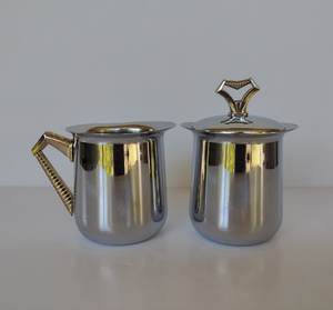 Jarra de Crema para Café de Lujo con Acabado Metálico Elegante - Product Image 3