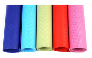 Tissu non tissé en PP de style à pois, largeur personnalisable sur demande, usage médical, fabriqué au Vietnam - Product Image 5