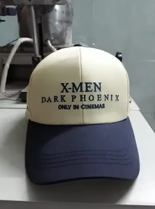 Gorra de Béisbol con Extensiones de Cabello, Estilo Largo y Liso, Ajustable, con Peluca Extraíble para Hombre, 100% Poliéster, Tela Oxford - Product Image 4