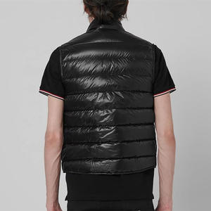 เสื้อกั๊กบุนวมดีไซน์ใหม่ น้ำหนักเบา แบบไม่มีแขน เสื้อกั๊กพัฟเฟอร์สั่งทำได้ เสื้อกั๊กขนเป็ดลำลองสำหรับผู้ชาย ราคาประหยัด - Product Image 3