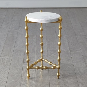 Table basse ronde de luxe en noyer, style mid-century moderne, avec piétement en laiton et plateau noir, table d'appoint pour salon - Product Image 6
