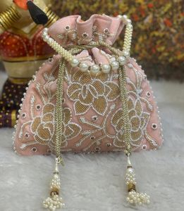 Bolso de mano tipo Potli de terciopelo color melocotón, bordado a mano con flores y cuentas, para mujer, boda, noche, bolso de mano étnico para fiesta. - Product Image 4
