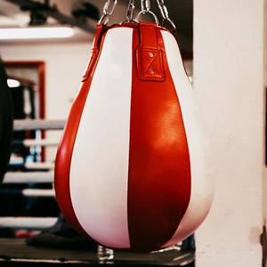 กระสอบทรายมวย MMA มวยไทย คิกบ็อกซิ่ง สำหรับฝึกซ้อมในยิม ออกกำลังกาย ทำจากหนัง พร้อมโลโก้แบบกำหนดเอง - Product Image 6