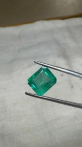 Émeraude naturelle zambienne de 3,19 carats, taille octogonale, pierre précieuse non montée |   Pierre précieuse verte authentique pour la vente en gros de bijoux fins - Product Image 3