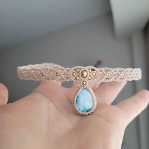 สร้อยคอมาคราเม่ไข่มุกเทียมธรรมชาติ ทำด้วยมือ จี้รูปหยดน้ำสีฟ้า เครื่องประดับลายดอกไม้เรียบง่ายสวยงาม - Product Image 5